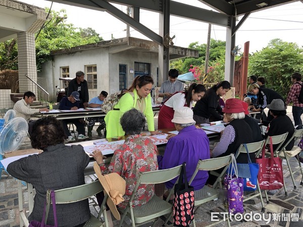 花蓮縣光復鄉阿陶莫部落將社區內閒置的牛棚改造成部落廚房，提供近120位長者供餐、共食及照顧需求，也成為部落居民們重要的聚集地點。（圖／玉里就業中心提供）