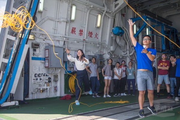 南沙研習營隨艦南偵　體悟海軍衛疆辛勞