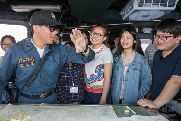 南沙研習營隨艦南偵　體悟海軍衛疆辛勞