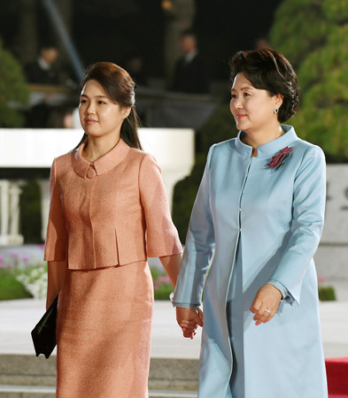 ▲▼南北韓第一夫人李雪主（左）、金正淑（右）。（圖／路透社）