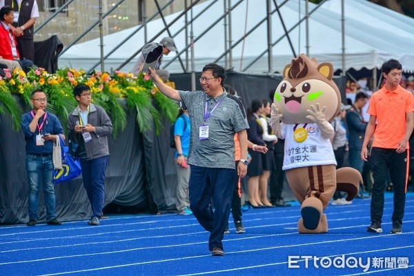  ▲桃園市長鄭文燦帶領吉祥物進場（圖／中央大學提供） 