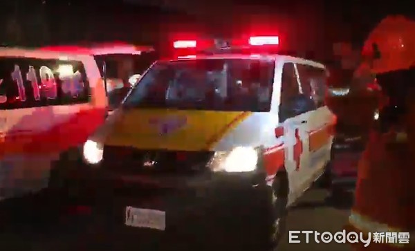 ▲▼敬鵬大火7消防員受困，其中1人昏迷無意識，送醫搶救。（圖／記者林裕豐攝）