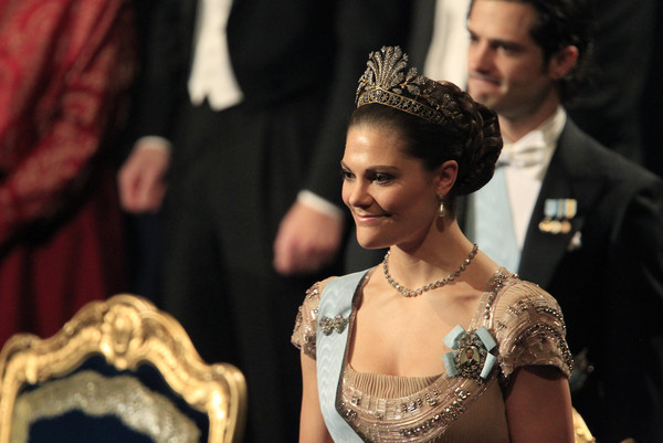 ▲▼瑞典女王儲維多利亞公主（Crown Princess Victoria of Sweden）出席2010諾貝爾獎典禮。（圖／路透社）