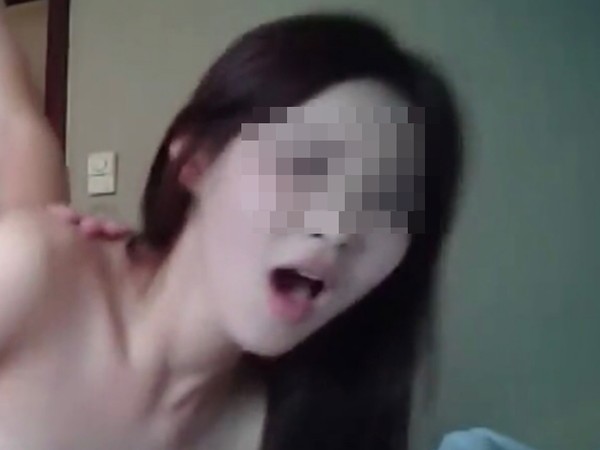 ▲最近香港論壇瘋傳，有位「校花女星」的50分鐘性愛片外流。（圖／翻攝自網路）
