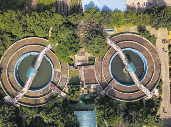 ▲▼重慶市新田汙水處理廠的兩座汙水處理池。（圖／翻攝自工人日報）