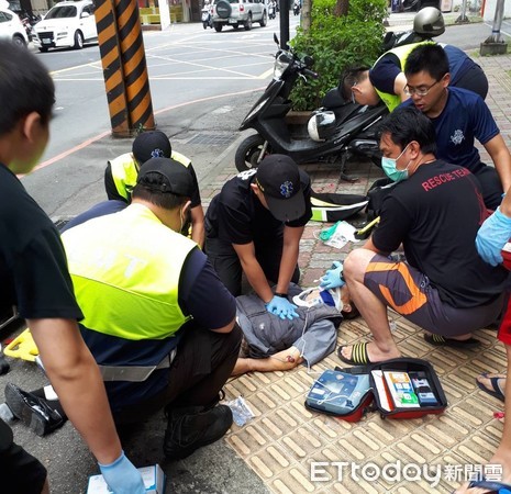 ▲▼新北消防泰山分隊樓上停車場傳男子墜樓意外。（圖／記者林煒傑翻攝）