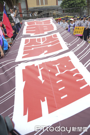 ▲▼ 「反過勞！拚公投！要加薪！爭勞權」遊行。（圖／記者黃克翔攝）