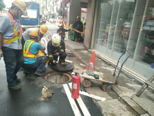 ▲▼快訊／新莊驚傳瓦斯外洩　警消緊急疏散34人。（圖／臉書粉絲專頁／新北消防發爾麵）