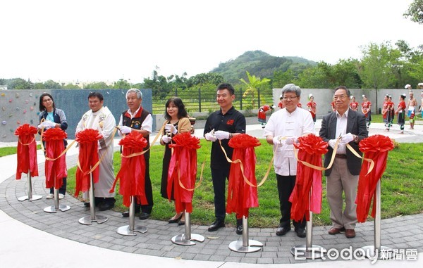 花蓮天主教善牧基金會兒童之家的「希望園地」舉辦啟用典禮，會場熱鬧萬分、歡樂洋溢。（圖／善牧基金會提供）