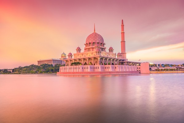 ▲時尚Mix古典潮遊吉隆坡國油雙峰塔體驗馬六甲文化行旅▼ 。（圖／Shutterstock.com、馬來西亞觀光局提供）