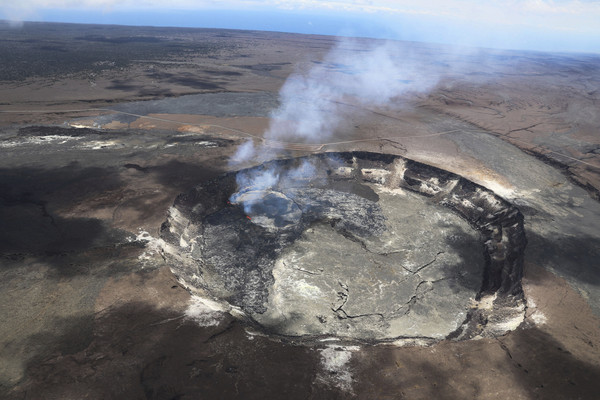 ▲夏威夷基拉韋厄火山噴發，萬人撤離。(圖／達志影像／美聯社)