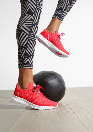 ▲New Balance打造全方位女性運動鞋款，從室內訓練到戶外練跑，為愛好運動的女性提供最佳推進力。（圖／公關提供）