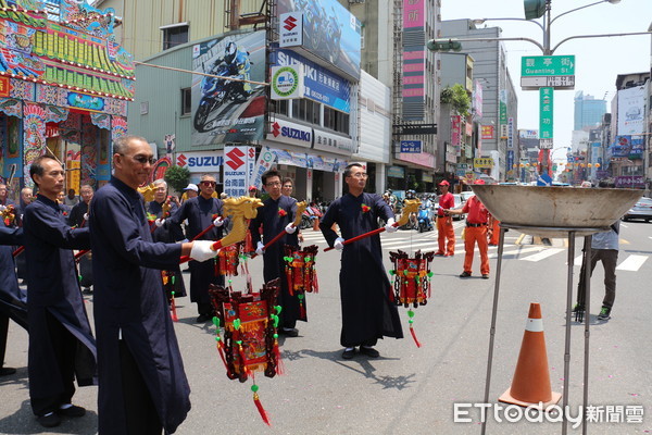 ▲頂大道祀典興濟宮春祭大典，邀請學界和分靈廟、交誼境等宮廟近600人參與祭典，再度恢復祀典慶典禮儀。（圖／興濟宮提供）