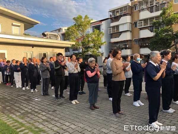 慶祝慈濟53周年，台東靜思堂也舉辦一年一度朝山活動，有200位慈濟志工與民眾前來朝山，虔誠禮敬為天下無災難祈福。（圖／慈濟基金會提供）