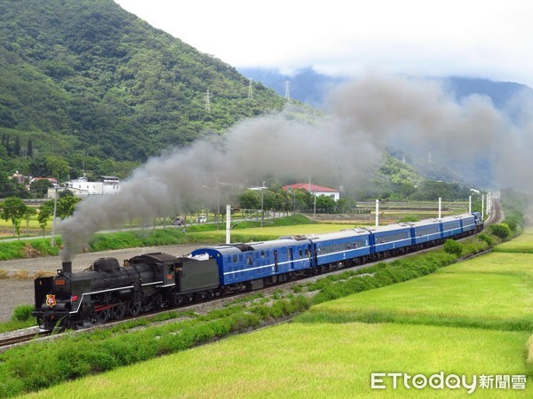 台鐵仲夏寶島號郵輪式列車由CT273蒸汽機車牽引，附掛6節莒光號車廂，訂於6月23日首航，沿途停靠富里、池上、關山、山里等站。（圖／台鐵局提供）