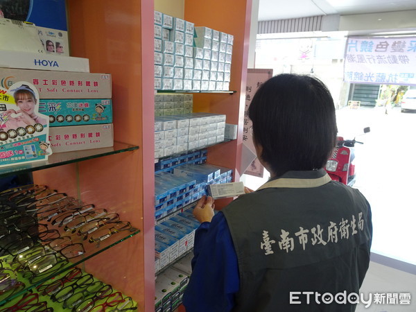 ▲台南市衛生局每年針對轄區內的藥商、藥局辦理定期普查，保障民眾用藥安全。（圖／衛生局提供）