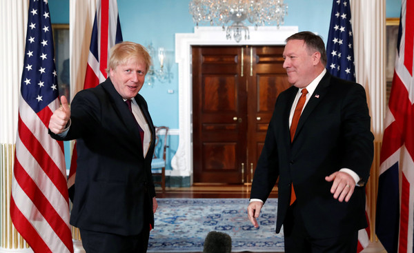 ▲▼ 英國外交大臣強生（Boris Johnson）訪美，與美國國務卿蓬佩奧（Mike Pompeo）會面。（圖／路透社）