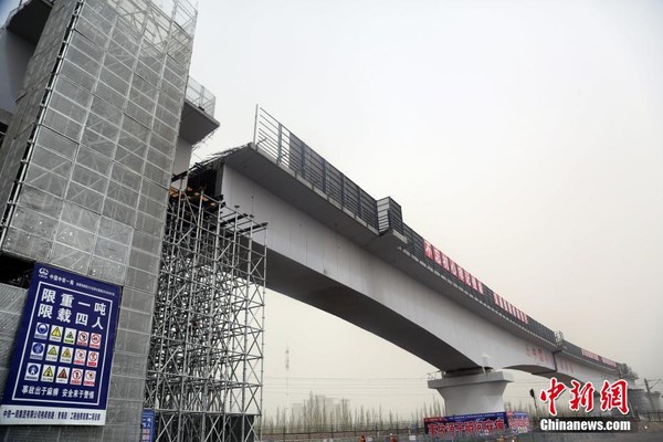 ▲▼青藏高原首座轉體橋樑完成轉體             。（圖／翻攝自中新網）