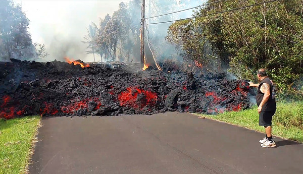 ▲▼ 夏威夷火山爆發「怪物熔岩」行走地表。（圖／達志影像／美聯社）