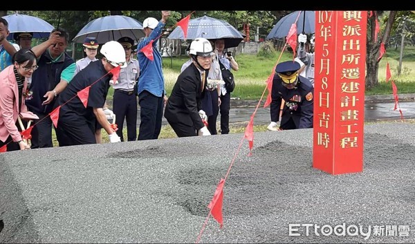 台東縣長黃健庭主持台東分局暨中興派出所遷建工程動土典禮，祈求開工平安，工程順利圓滿。（圖／台東縣警察局提供）