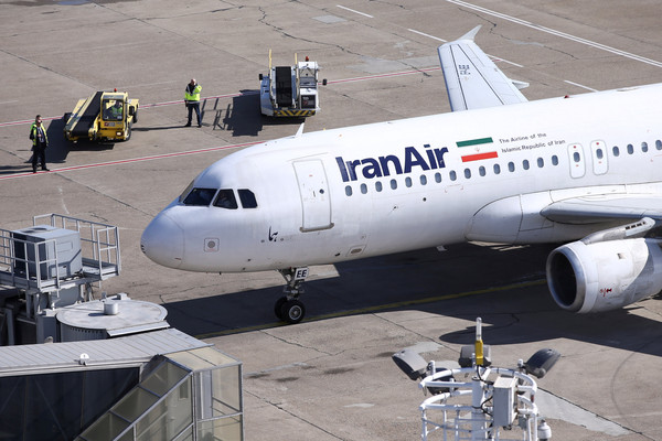 ▲ 川普宣布恢復對伊朗制裁，波音和空巴公司與伊朗航空的飛機訂單泡湯，客機數量不足之下，伊朗航空只好購買黑市的二手機。（圖／路透社）