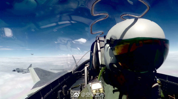 中國空軍新聞發言人申進科9日發布消息，殲-20近日首次開展海上方向實戰化軍事訓練。（圖／翻攝自空軍發布微博）