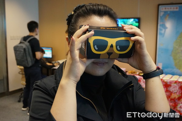 ▲科技日新月異，「喔熊」版VR眼鏡也成為陸客宣傳赴台遊的「秘密武器」。（圖／記者蔡浩祥攝）