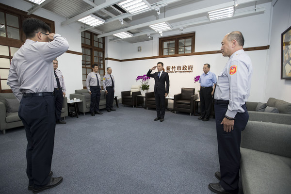 ▲林智堅表示新竹市政府會做警察最強而有力的後盾。