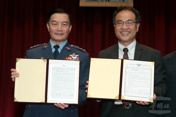 國防部與東泰高中簽立「國防培育班」合作