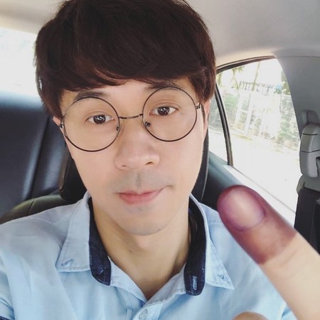 ▲馬來西亞大選藝人趕回家投票！揭露「藍手指」背後用意。（圖／翻攝自光良IG）