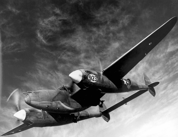 ▲▼P-38「閃電」式戰鬥機是二戰時期由美國洛克希德公司生產的一款雙引擎戰鬥機。（圖／翻攝自維基百科）