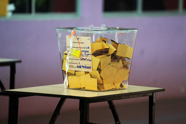 ▲▼馬來西亞大選，圖為吉隆坡一處投票站的投票箱。（圖／路透社）