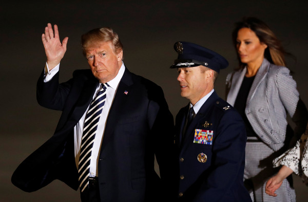 ▲▼ 美國總統川普赴安德魯斯聯合基地（Andrews Air Force Base）迎接3名美國人質。（圖／路透社）