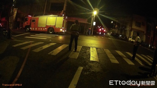 台東太麻里街早餐店因瓦斯管線老舊破裂造成瓦斯外洩，警方、消防隊到場處理得宜，防止氣爆發生。（圖／台東縣警察局提供）