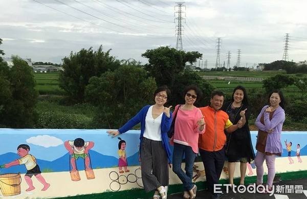 ▲▼不少好友難耐技癢，順便揮灑一下彩筆為自己留下註記。（圖／林新來提供）