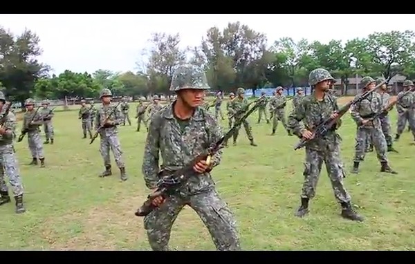 ▲▼刺槍術挨轟「殺聲無力軟趴趴」，陸軍PO影片回擊。（圖／陸軍提供）