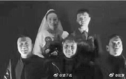 ▲婚禮拍出「鬼片FU」　婚攝急PO網問：有救嗎？（圖／翻攝自微博）