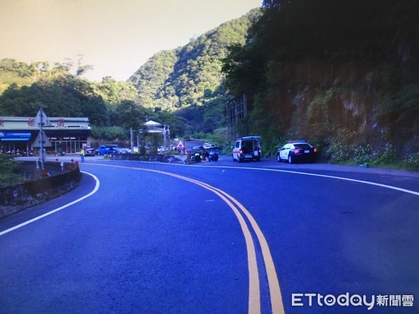 ▲▼北宜公路重機遭對向轉彎車撞飛。（圖／記者陳雕文翻攝）