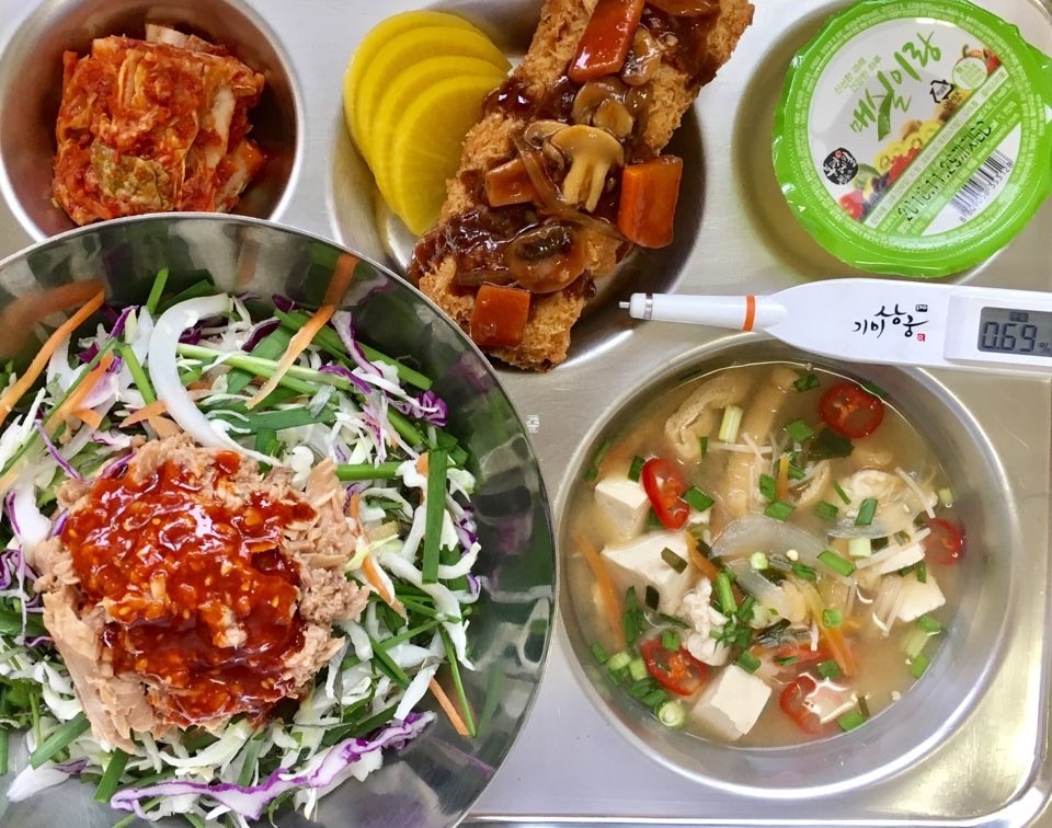 南韓高中帝王級午餐（圖／翻攝自南韓世人高中官網）