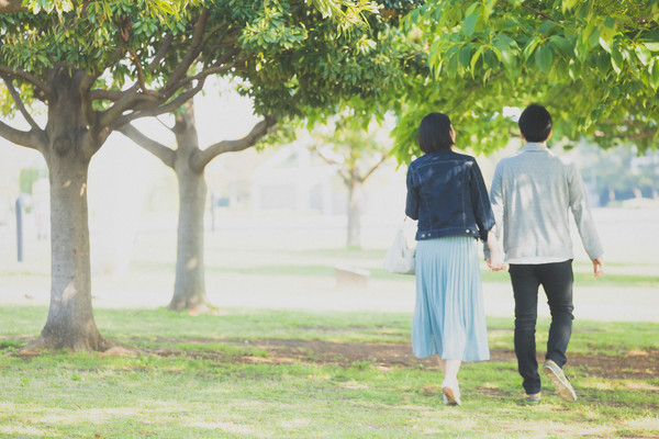 ▲對男生來說，想要的只是兩個人能開開心心在一起。（圖／翻攝自Pakutaso）