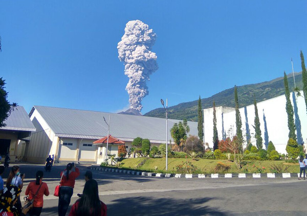▲▼印尼火山爆發。（圖／美聯社）