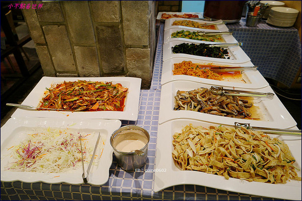 ▲韓國自助式午餐吃到飽。（圖／小不點Paine提供）