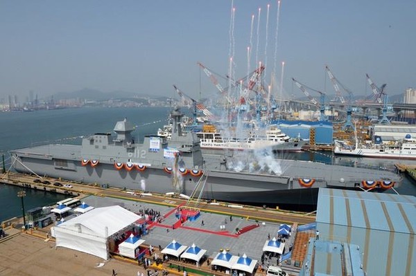 ▲▼南韓海軍下水了最新的獨島級運輸艦——馬羅島艦(LPH-6112)，它是該級艦的第二艘，造價約3.8億美元（約新台幣113億元）。（圖／Facebook／南韓海軍）
