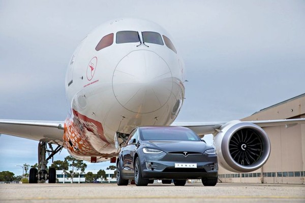 特斯拉Model X超給力拖怪　拉著138噸波音787客機寫下世界新紀錄（圖／翻攝自Autoblog）