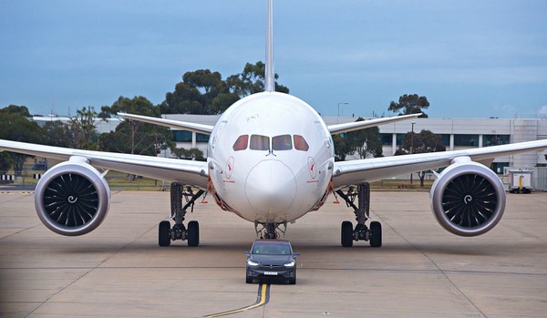 特斯拉Model X超給力拖怪　拉著138噸波音787客機寫下世界新紀錄（圖／翻攝自Autoblog）