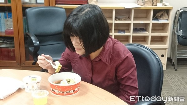 ▲每天吃的「蛋」竟成過敏原　熟男主管上班老「度估」。（圖／記者嚴云岑攝）