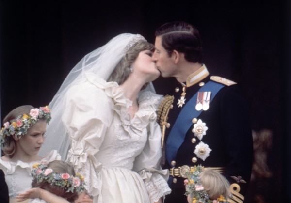 ▲黛安娜王妃穿David & Elizabeth Emanuel 8公尺裙襬婚紗,Princess Diana。（圖／達志影像）
