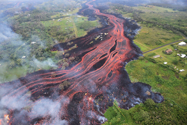 ▲夏威夷火山熔岩已逐漸流入太平洋。（圖／美聯社）
