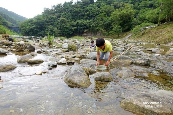 ▲花蓮白鮑溪夏天戲水好去處。（圖／靜怡&大顆呆の親子.旅遊.美食提供）