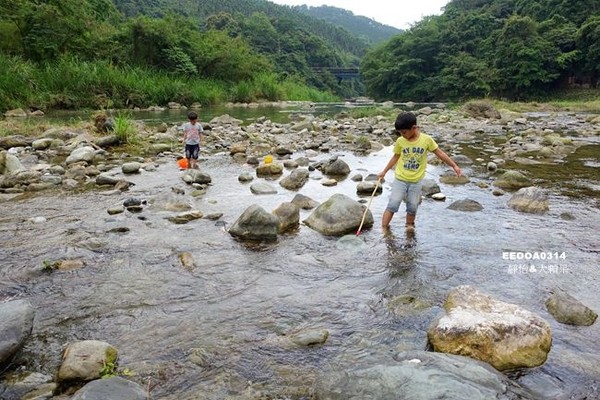 ▲花蓮白鮑溪夏天戲水好去處。（圖／靜怡&大顆呆の親子.旅遊.美食提供）